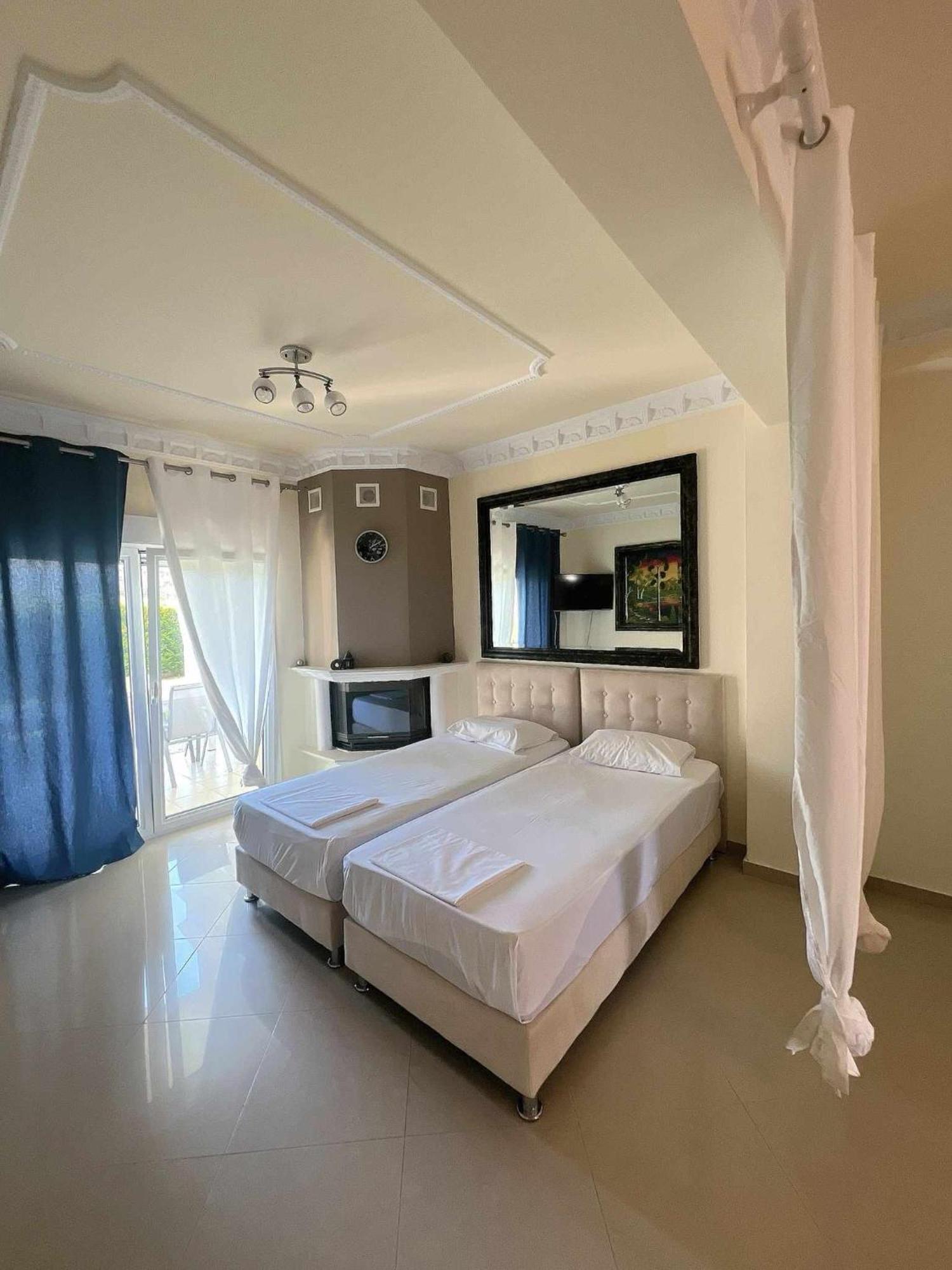 Apartments Alexandros Polychrono Ngoại thất bức ảnh